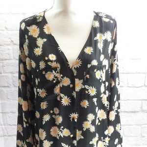 Cotton On Women's Tunic Size Large Black Daisy Top
